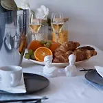 Elegant Penthouse Loft - Near The Airport Lejlighed *