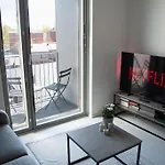 Elegant Penthouse Loft - Near The Airport