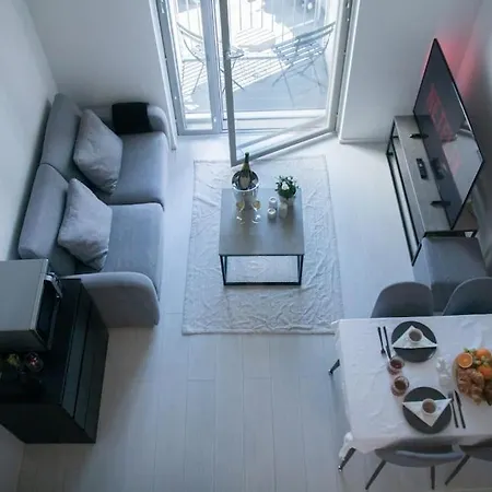 Elegant Penthouse Loft - Near The Airport Vantaa