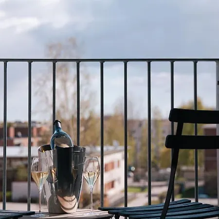 Elegant Penthouse Loft - Near The Airport *